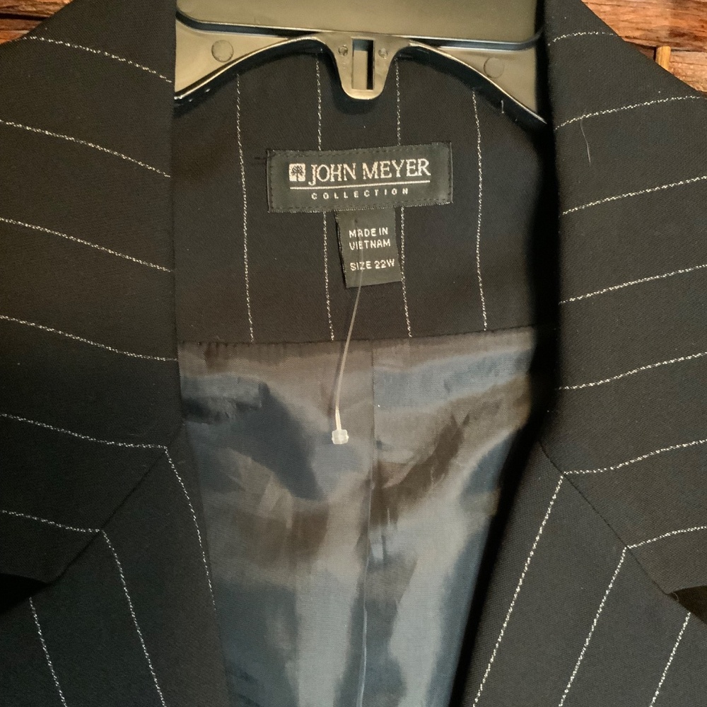 John Meyer Women’s Pant Suit - Picture 6 of 7